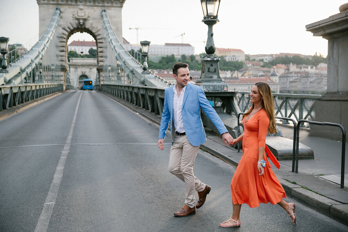 Golden hour engagement photoshoot in Budapest with urban city views – elegant destination photography by Studio Rose