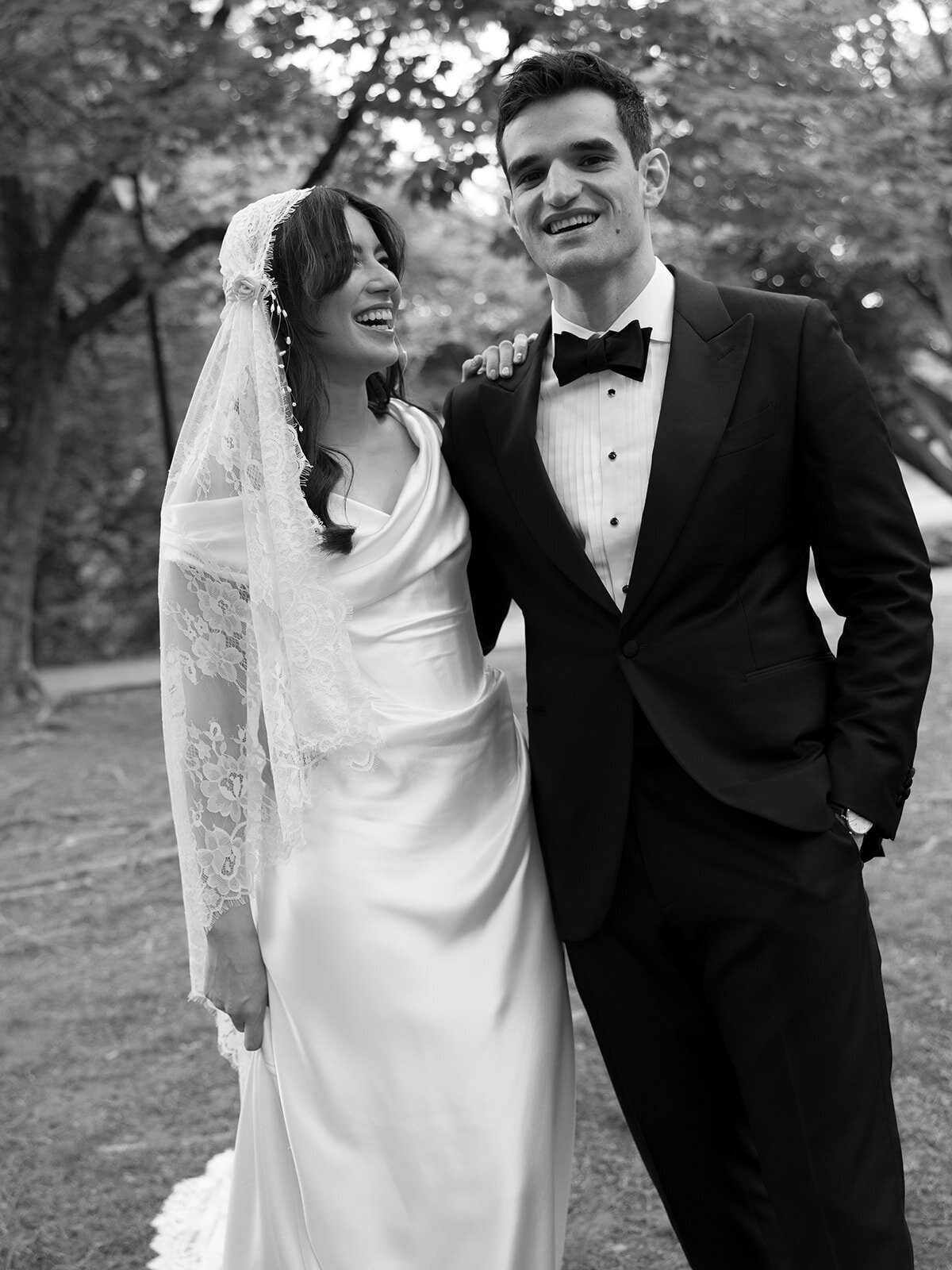 Faye-Fern-Creative-Ruby-Olivia-Rae-Hersey-Eugen-Hotaj-Prospect-Park-Boathouse-Wedding-First-Look-04