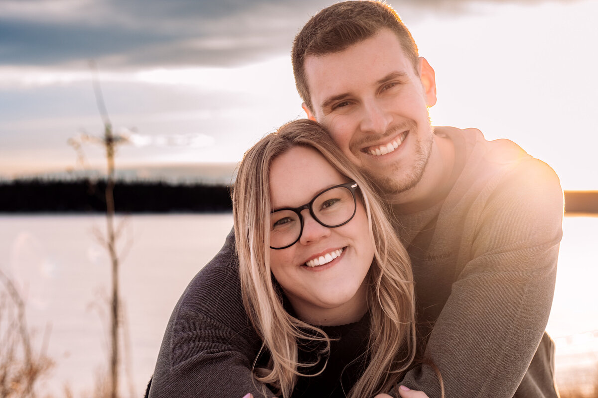 couples-head-touching-golden-hour