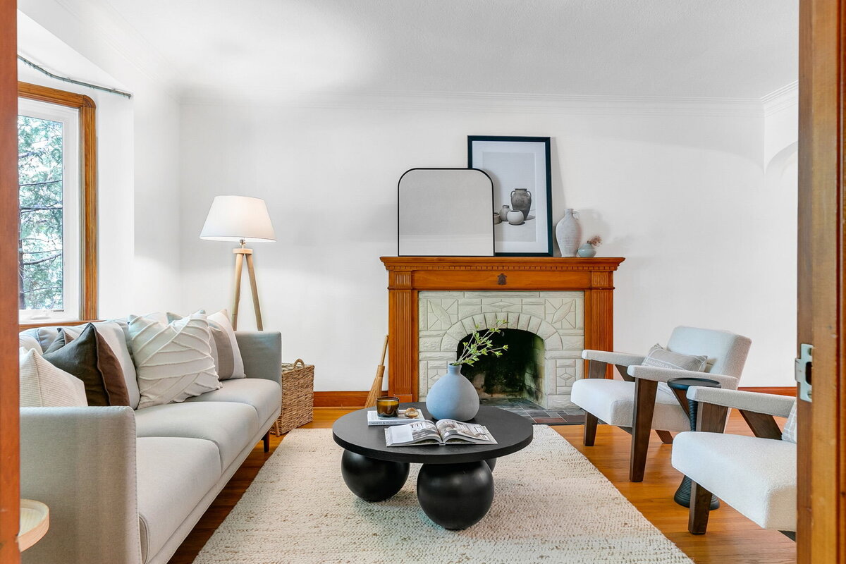 10-web-or-mls-8_001_Living Room
