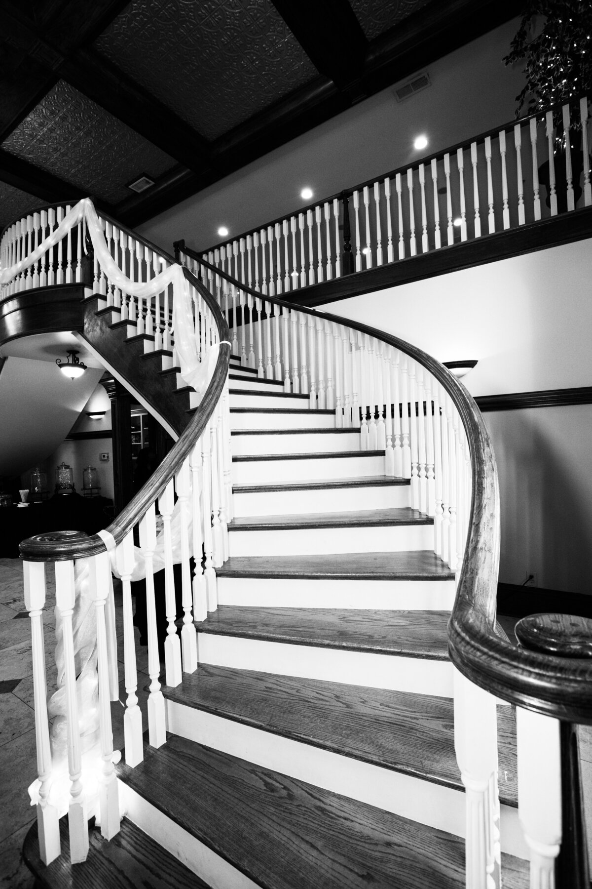 Carl-House-Grand-Staircase-Auburn-Georgia-Wedding