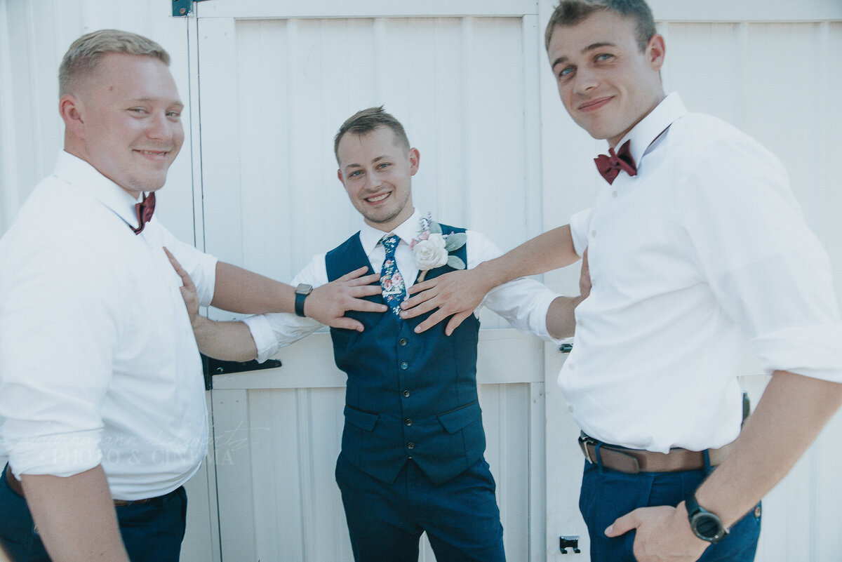 bridal party _ alaynna ann schwartz _ harpors vinyard _ iowa photographer _ playlife photography_0018