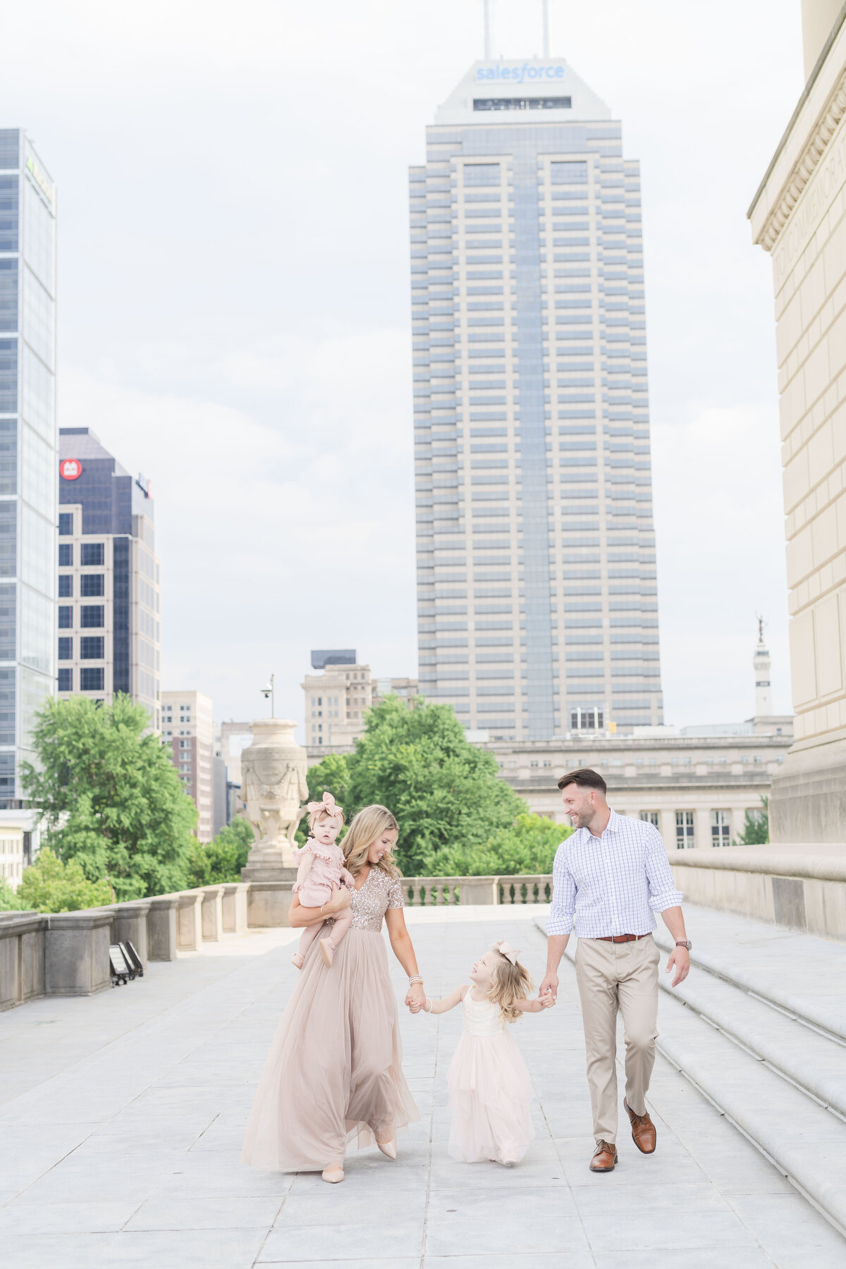 Indiana-War-Memorial-Family-Photographer