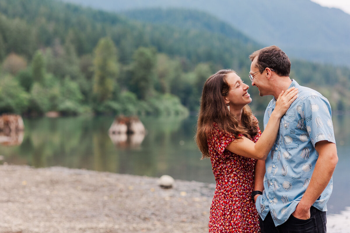 Rattlesnake-Lake-Engagement-Photos-6