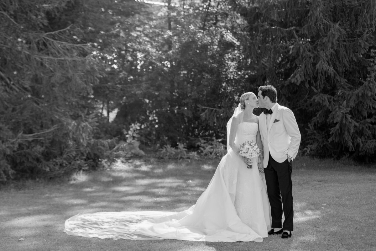 shoreacres-lake-bluff-tent-wedding-by-olivialeigh-36