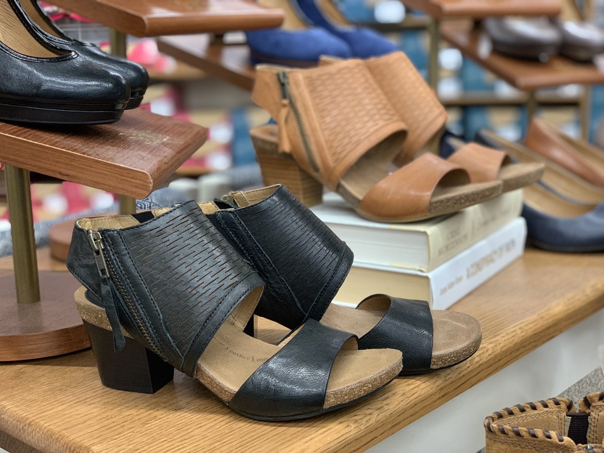 Brown's Shoe Fit Co West Des Moines