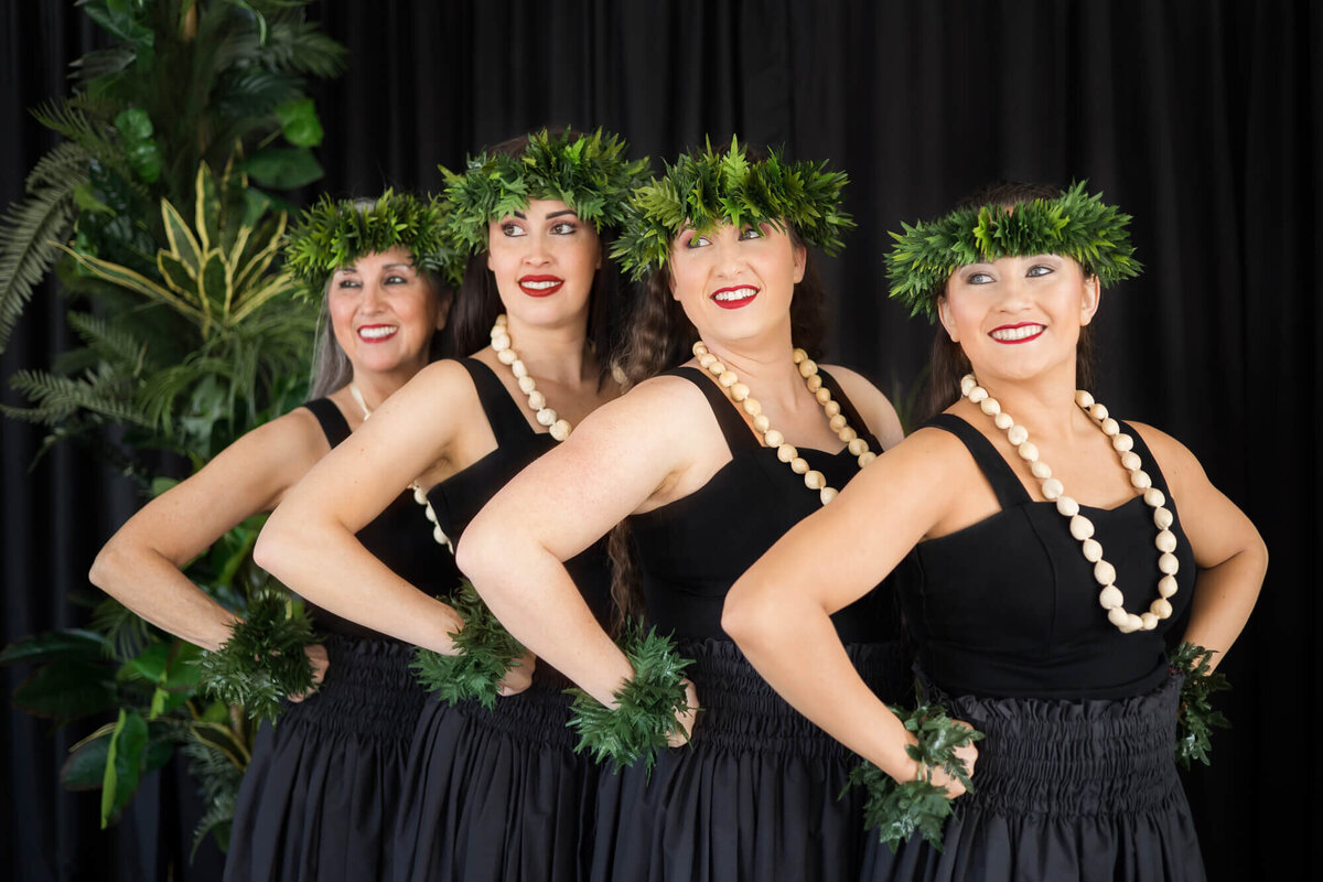 Team portrait of a Tahitian dance company in Utah by Las vegas photographer, Jessica Bowles