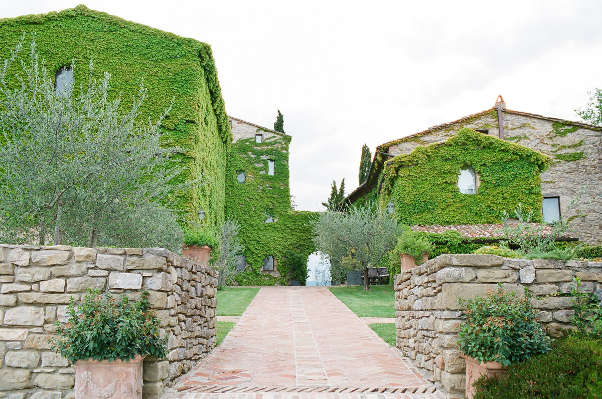 Waterstone - Hassler Collection - Borgo Bastia Creti - Umbria - Luxury Boutique Hotel - Bastia Creti_Courtyard Feather & Stone photography