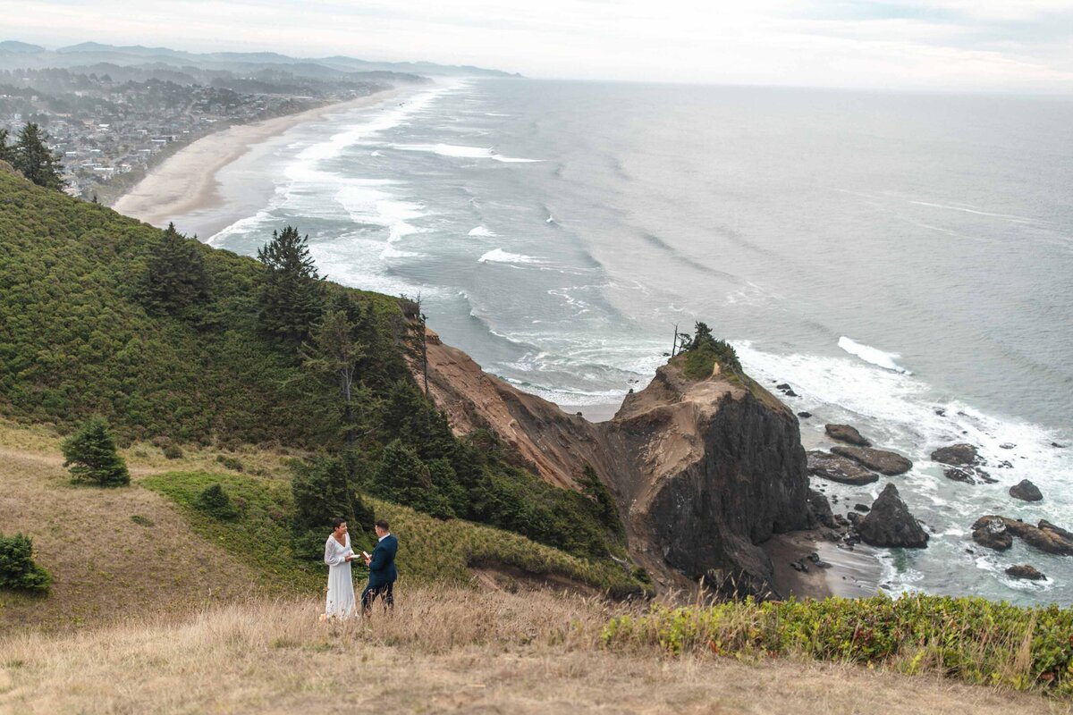 gods-thumb-elopement-oregon-coast-hike-44