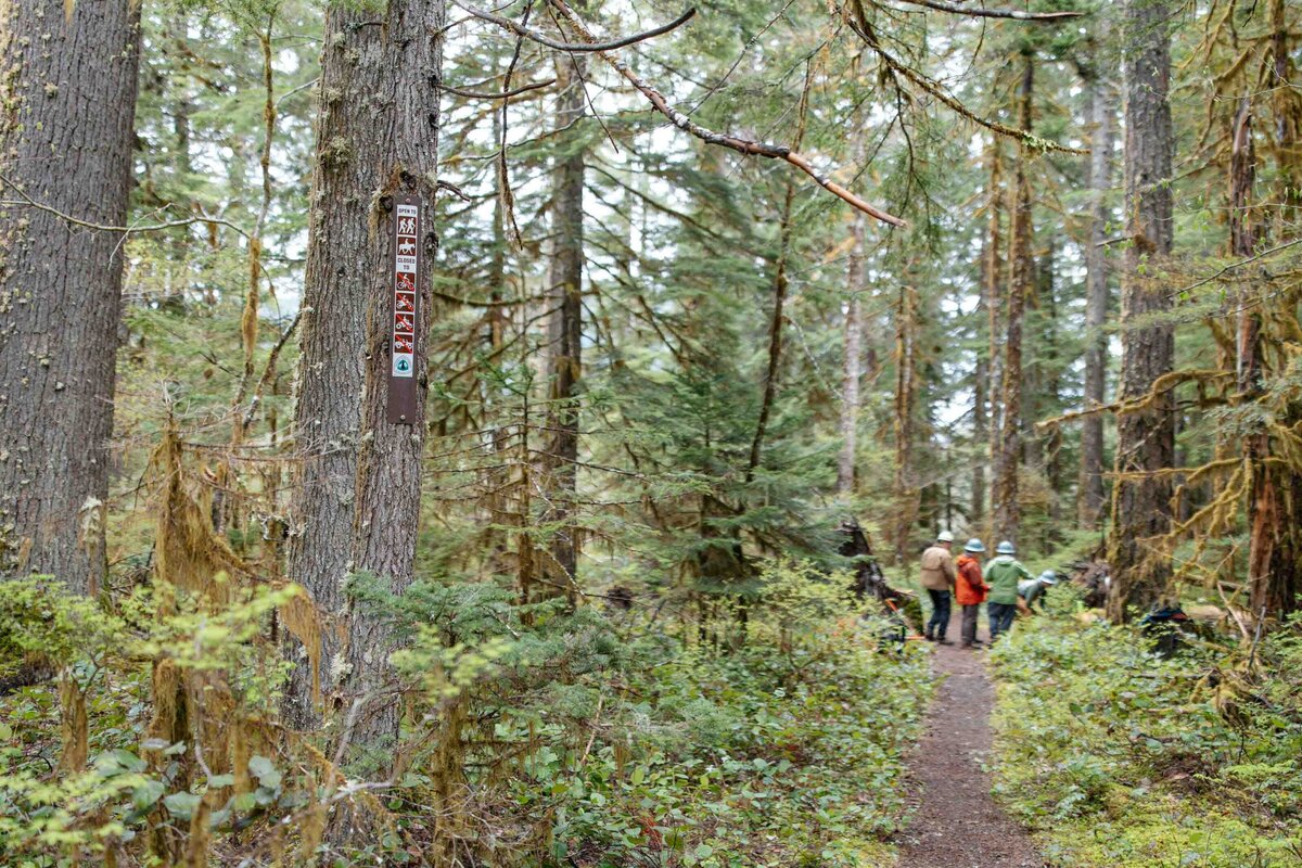 pacific-crest-trail-association-work-crews-hike-14