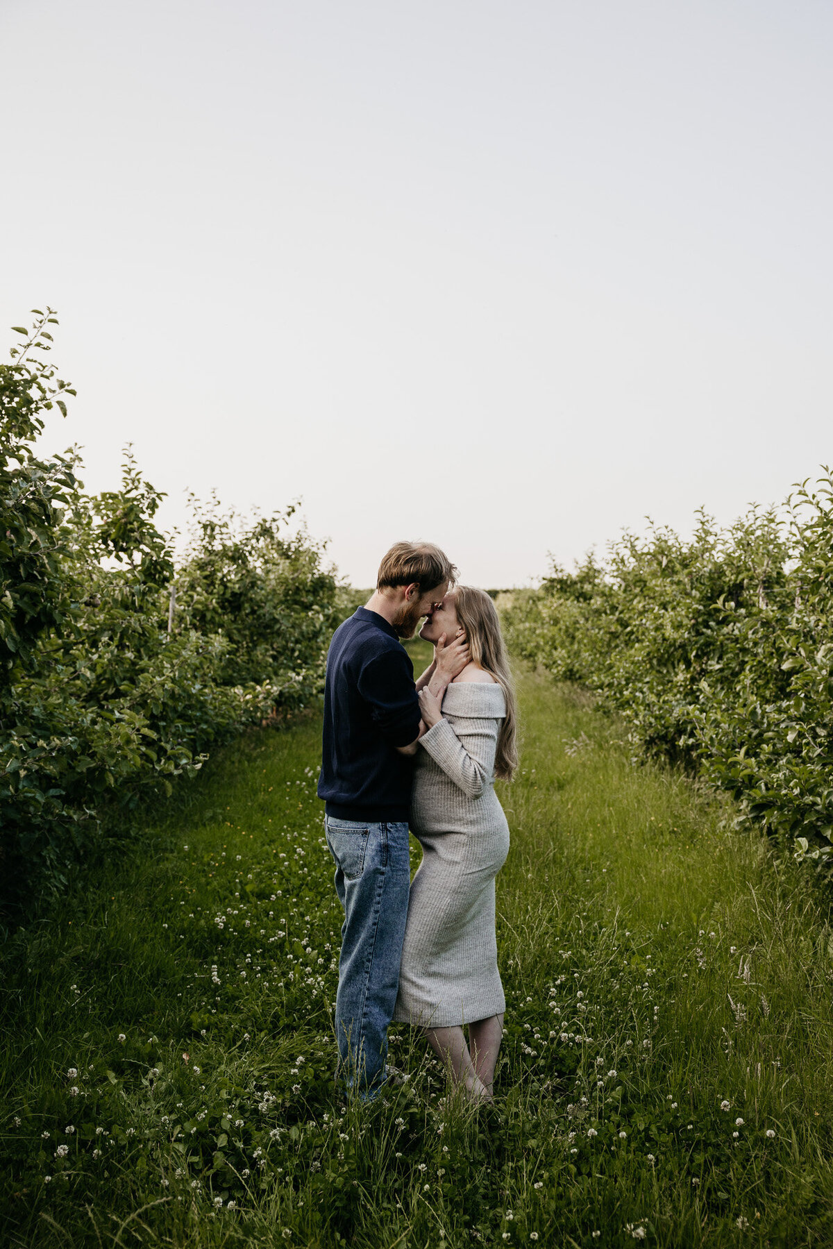 WEB - Kelly & Jonathan - Zwangerschapshoot, gezinsfotograaf, boomgaard, rhoon, buytenhof | Samantha Bosdijk Photography-5