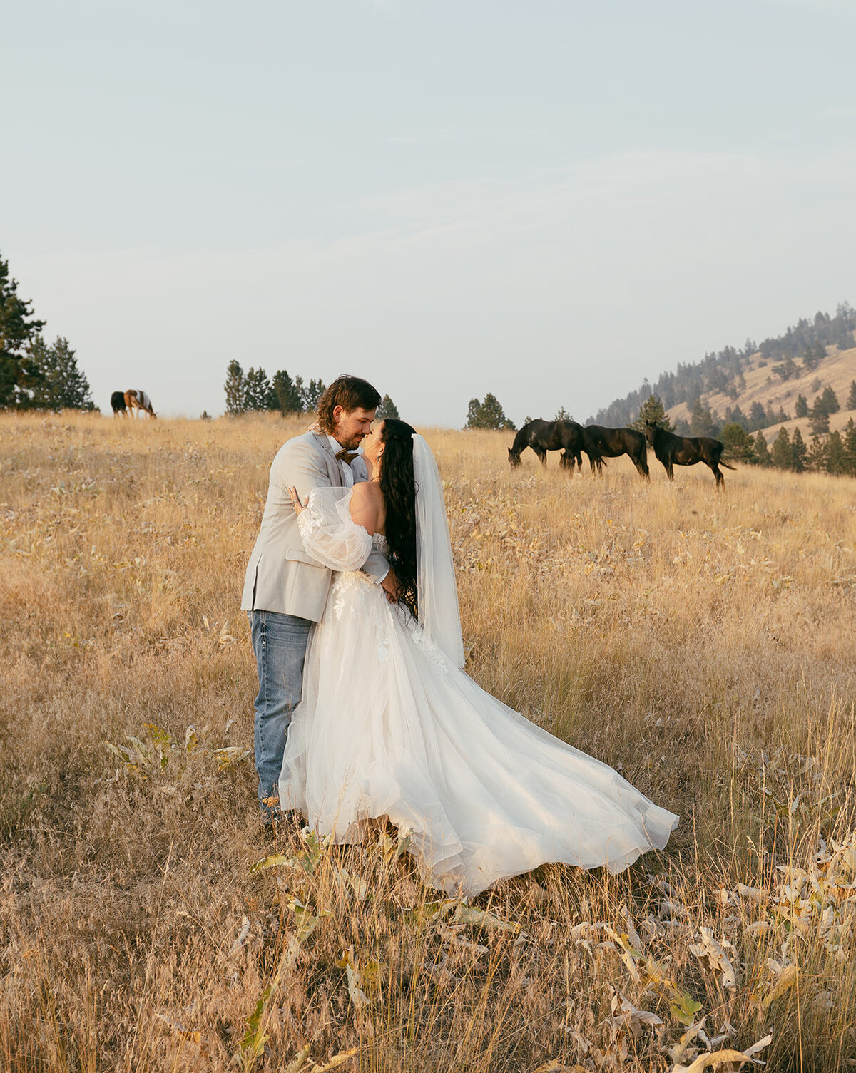 presley-gray-photo-wild-horse-montana-elopement-9801