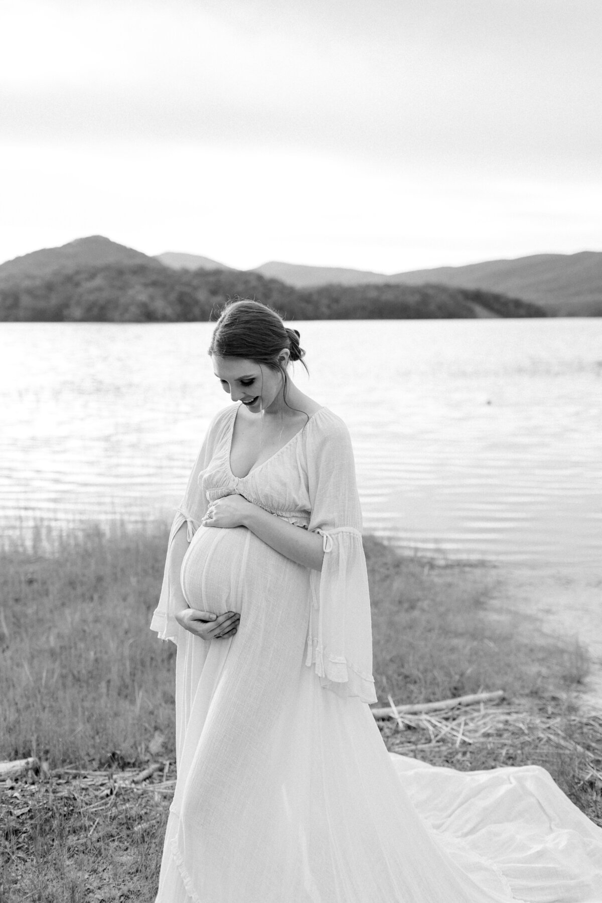 Documentary-Maternity-Session-at-Carvins-Cove-RJ-98