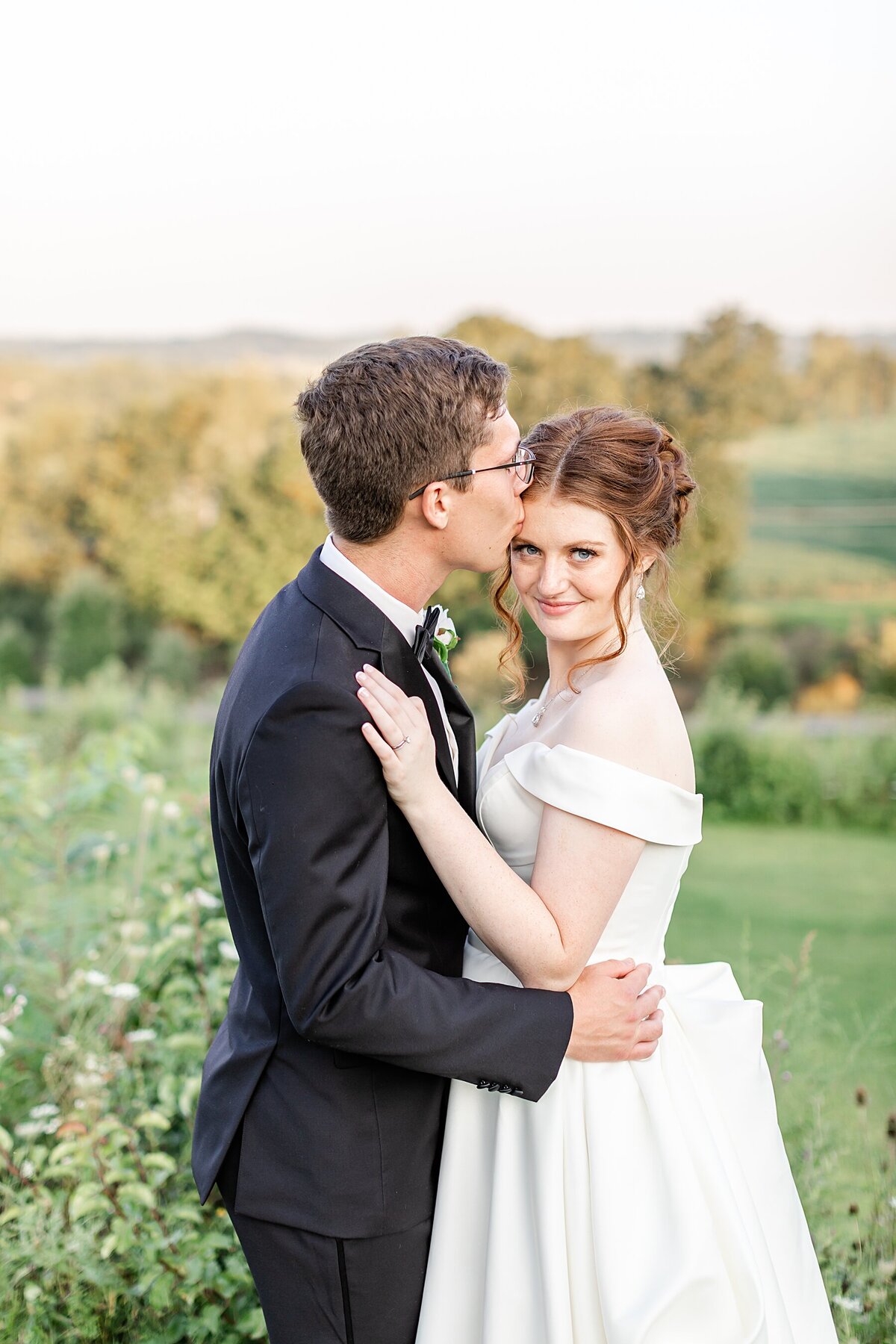 Pittsburgh-Nicassio-Fields-Green-Blue-Wedding-1 (35)