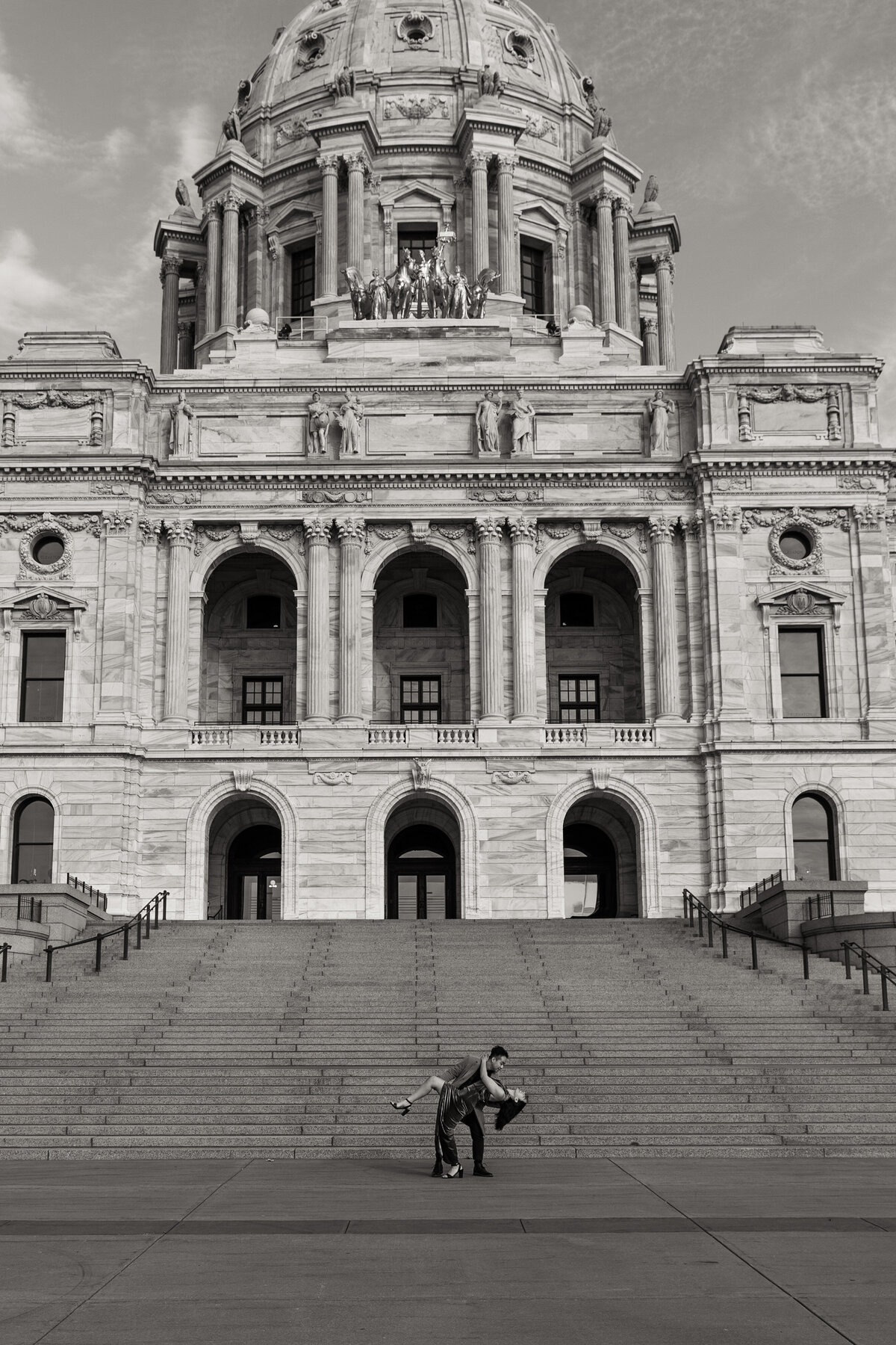 Couples DIp Photo in front of the MN State Capitol 
