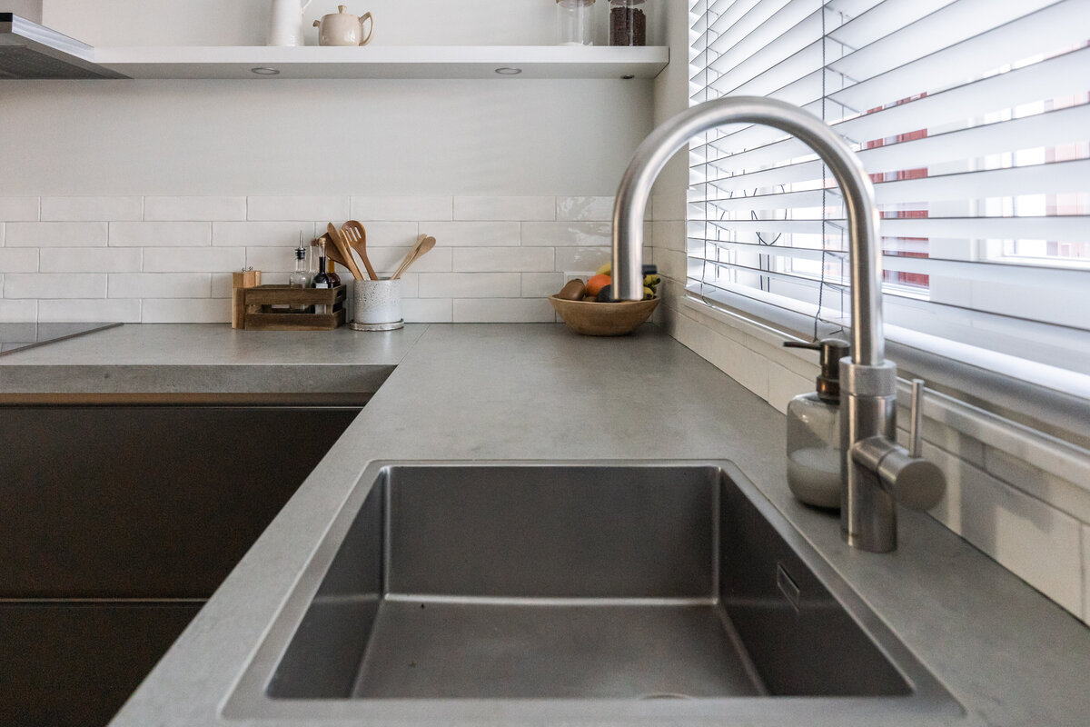 Keuken en interieur Donker betonlook (1)