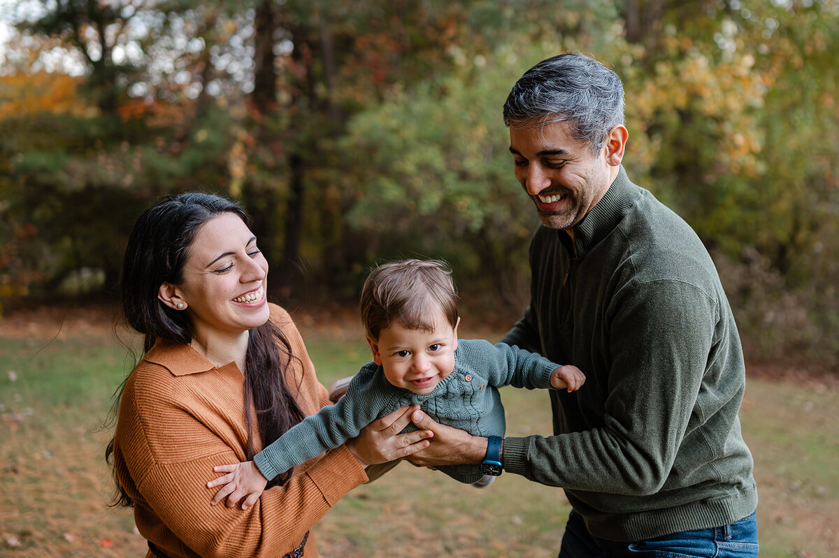 Family-Fall-Photoshoot-near-Devonwood-Farmington-CT_0040