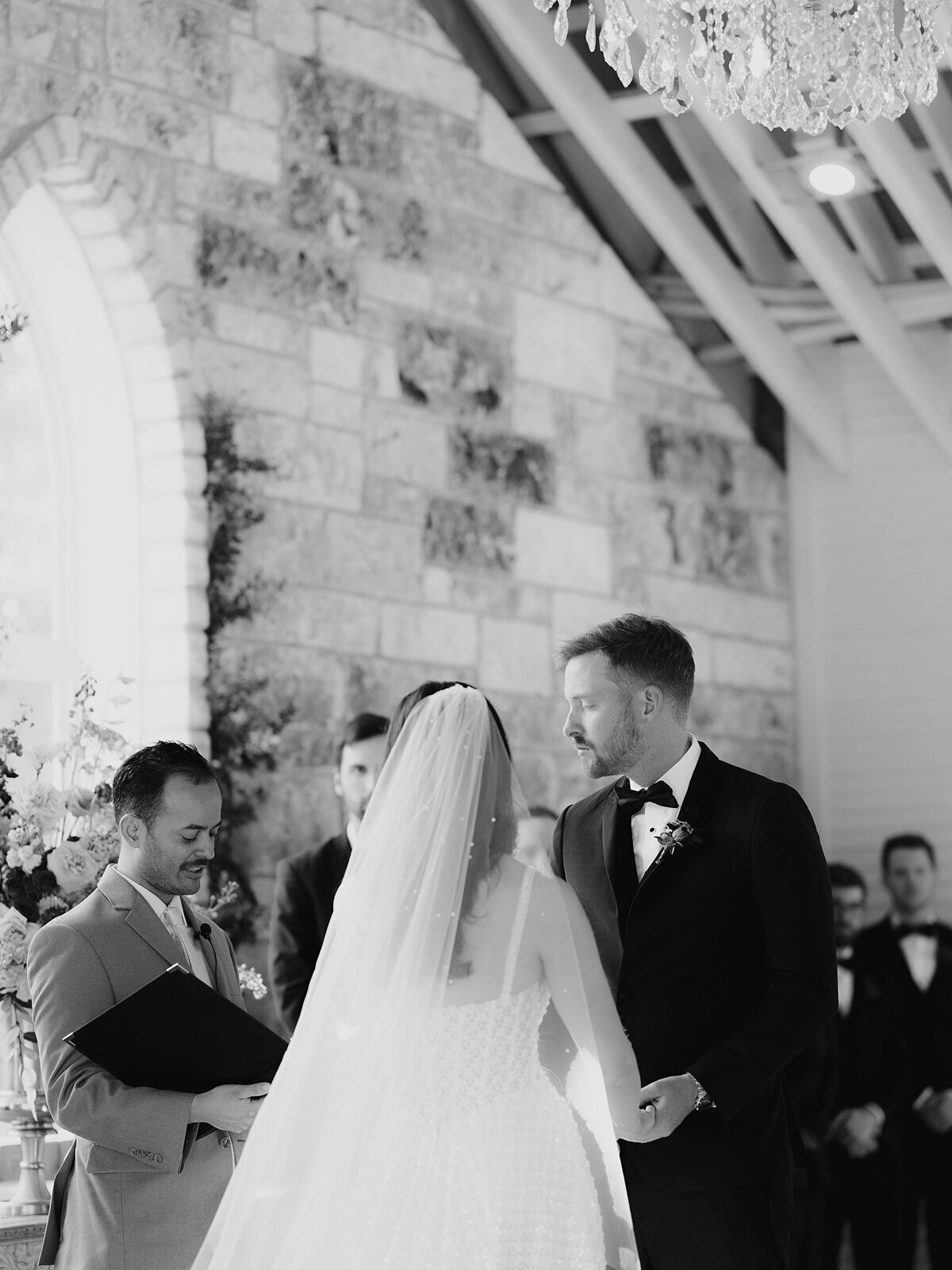 Chandelier- of-Gruene-San-Antonio-wedding_0011