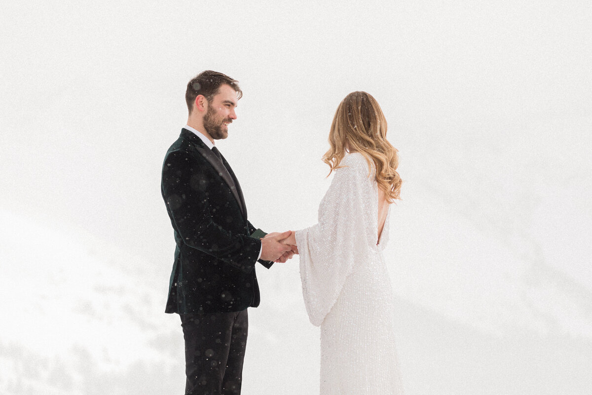 Colorado_Loveland_Pass_Winter_Elopement_By_Diana_Coulter-11