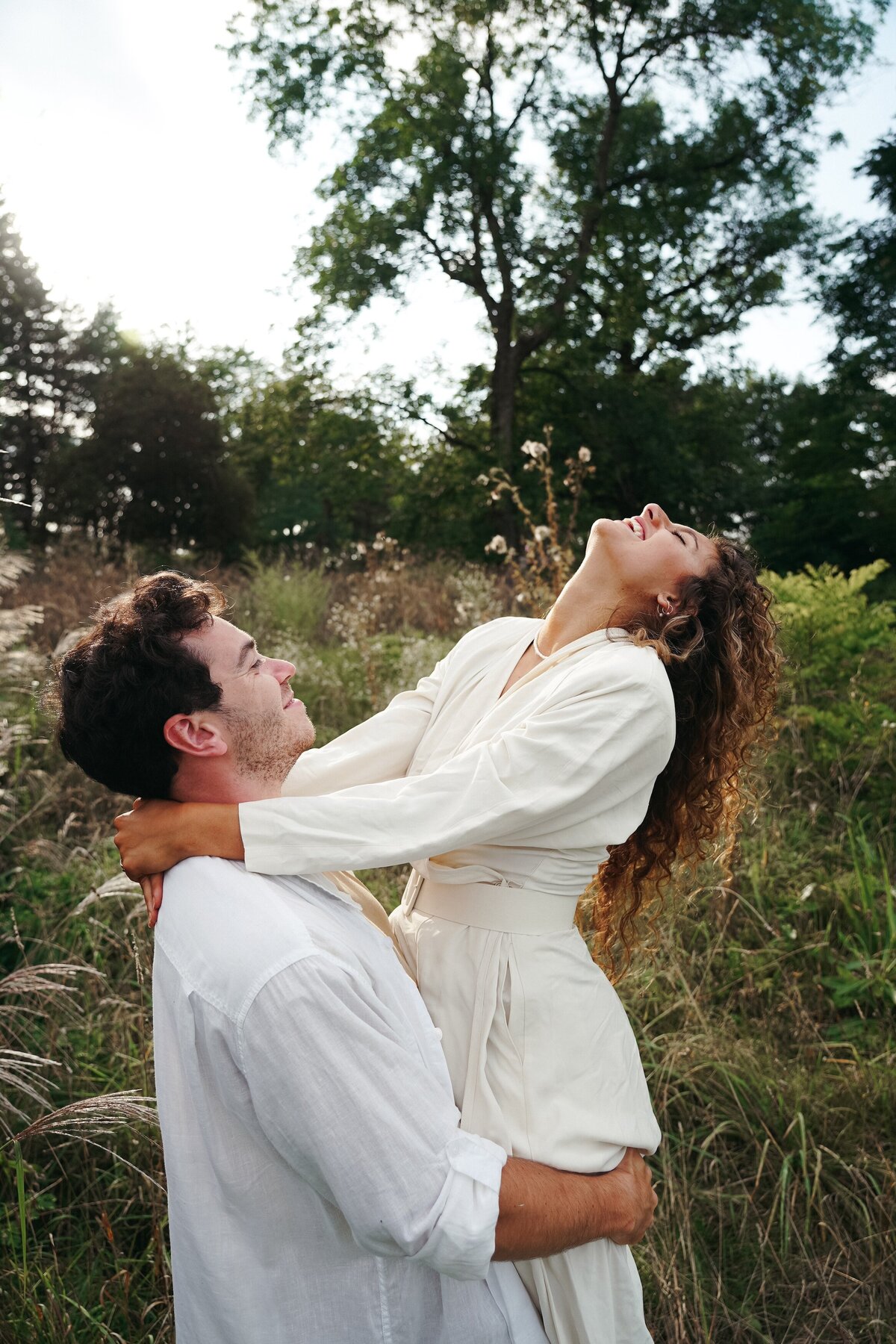 candid-golden-hour-couple-moments-canada