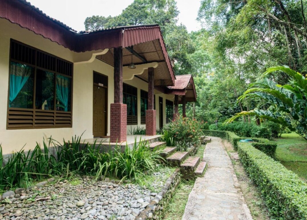 Indonesie-Sumatra-Bukit-Lawang-Eco Lodge Bukit Lawang-kamer-buitenkant