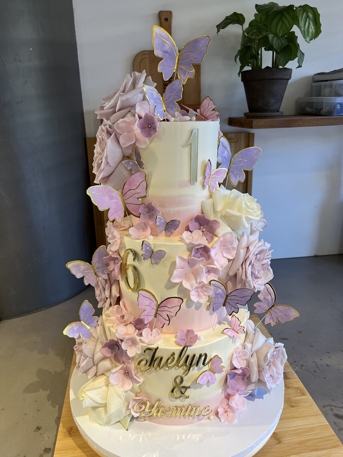 OLaLa Cakes & Cupcakes