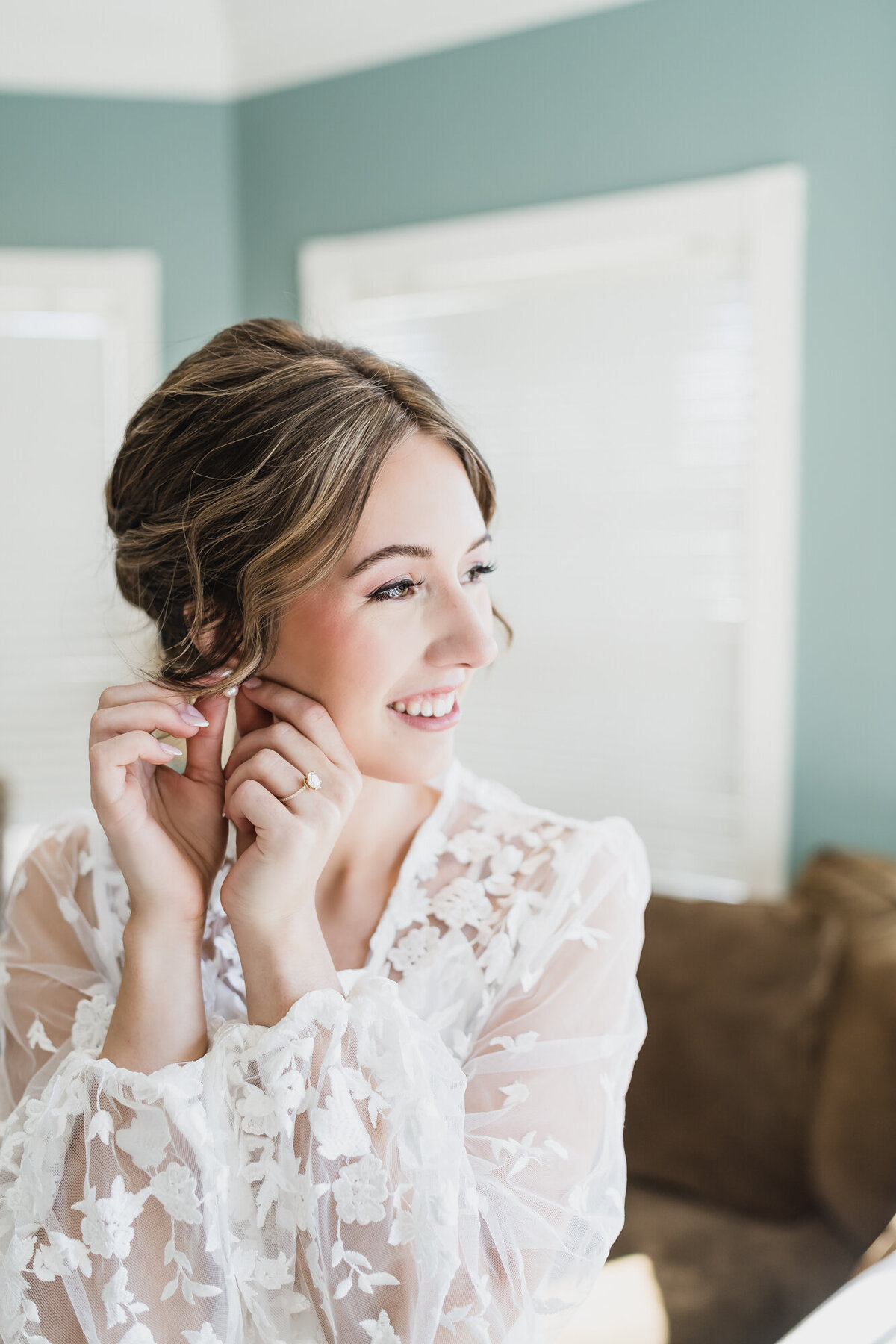 BLUSH AND BLACK SPRING PLANTERRA CONSERVATORY WEDDING IN WEST BLOOMFIELD, MICHIGAN PROVIDED BY KARI DAWSON, TOP-RATED DETROIT WEDING PHOTOGRAPHER, AND HER TEAM7