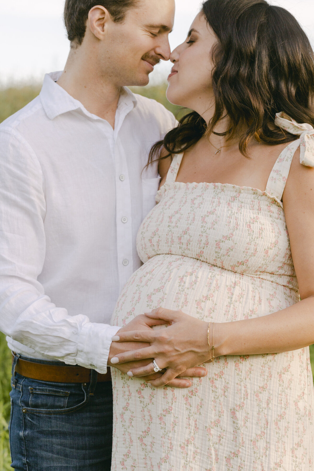 PERRUCCIPHOTO_SPRING_OPEN_FIELD_WILD_FLOWER_MATERNITY_13