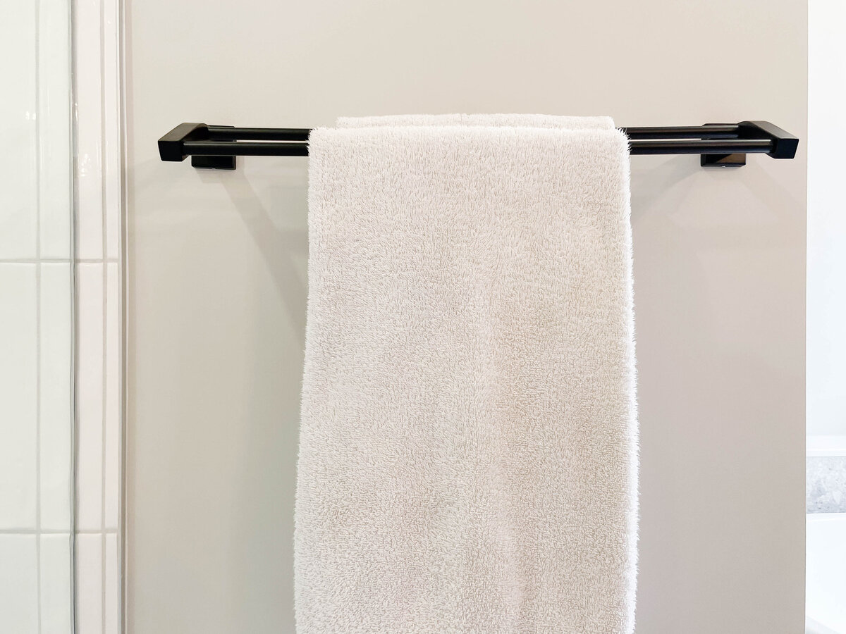 black-towel-bar