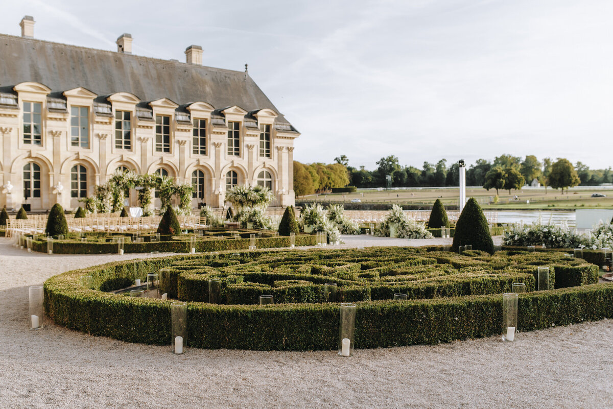 Paris Destination Wedding at Chateau de Chantilly by Alejandra Poupel Events chateau de chantilly garden 