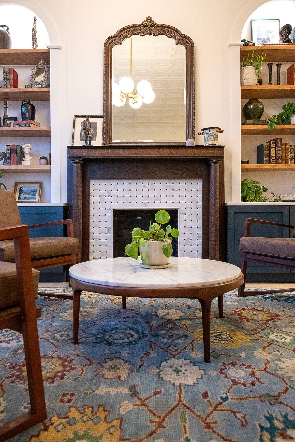 goodkind-coffee-fireplace-seating-area-lakewood-design