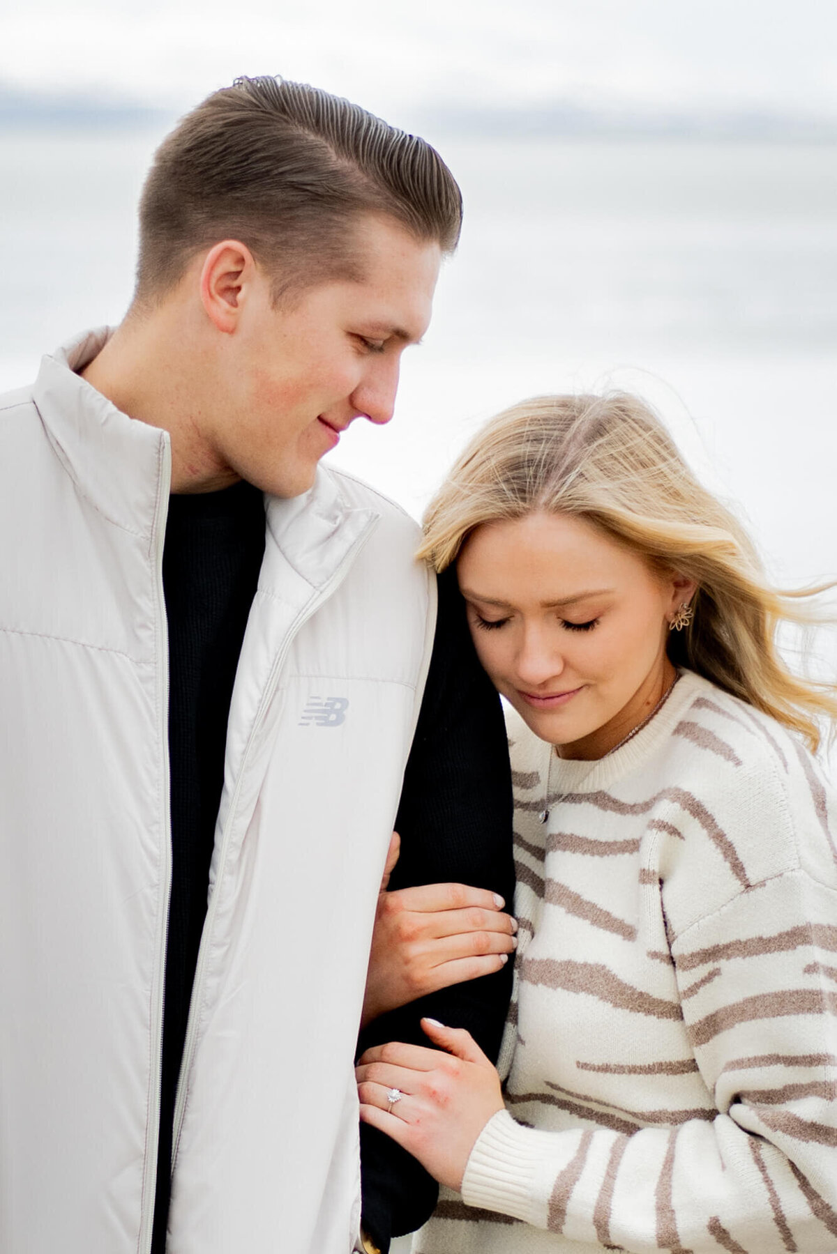 cozy-winter-engagement-session
