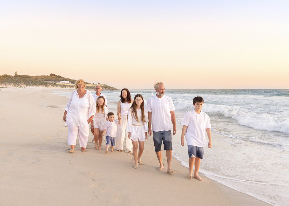 FAMILY_EXTENDEDFAMILYWITHGRANDPARENTSWALKINGONBEACH