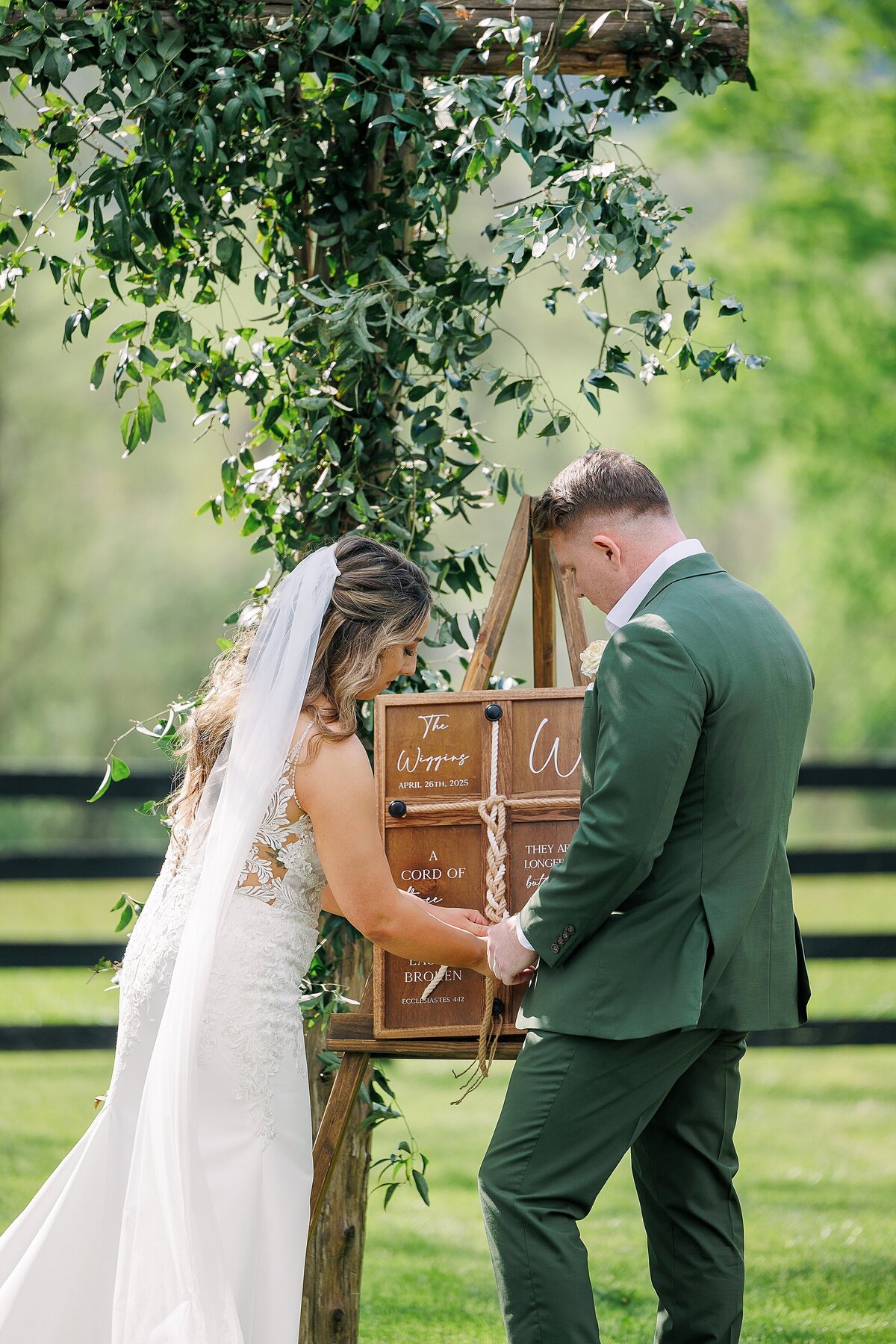 oak-barn-at-loyalty-wedding-rebecca-dotson-photography_0022