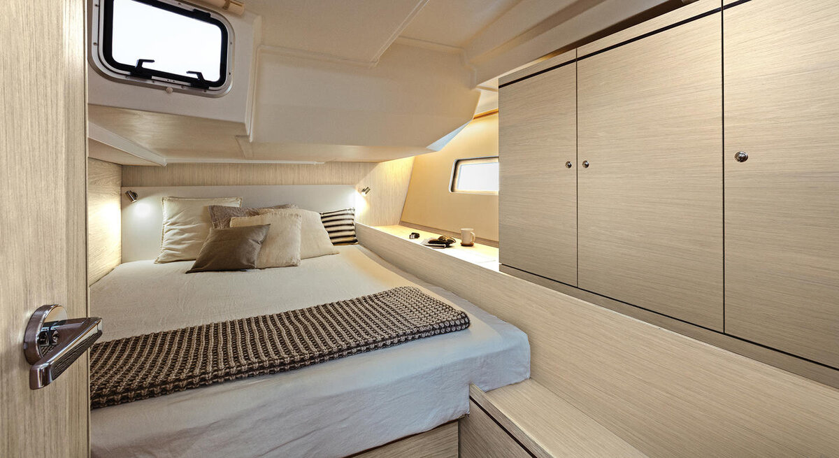 beneteau-oceanis-51.1-interior-5