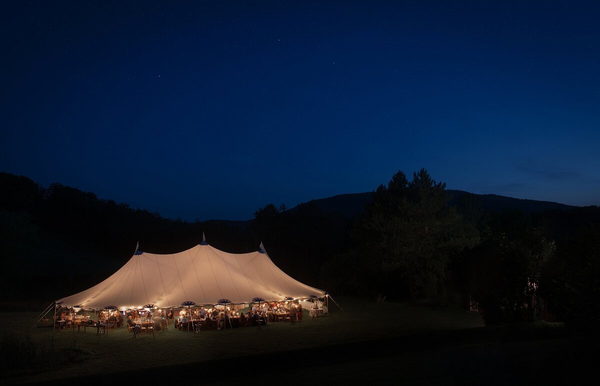 Since 2009, Deborah Zoe Photography has been synonymous with seamlessly capturing luxury weddings and events of all sizes hosted in some of New England's most storied locations. 