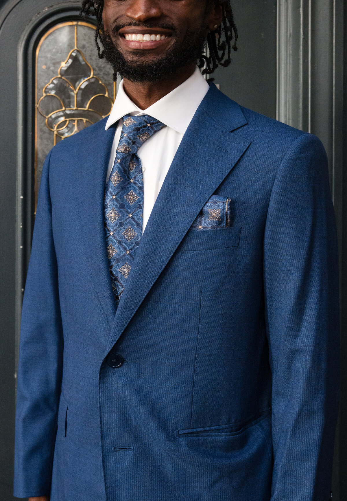 Close-up picture of groom's wedding suit in navy blue.