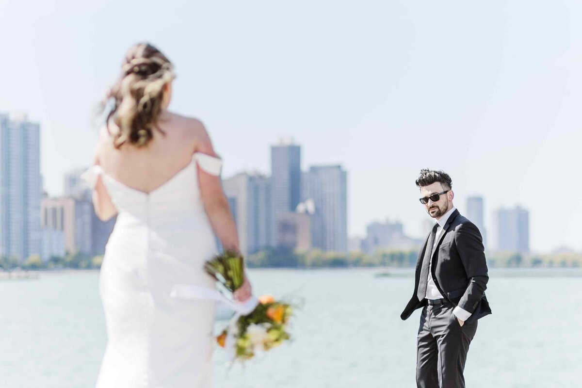 33-groom-admiring-bride
