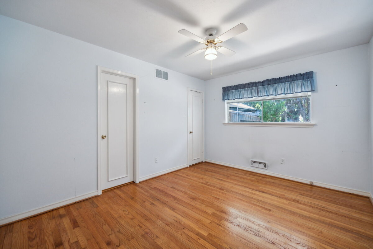 14214_edgecrest_dr_dallas_tx_guest_bedroom_-hardwood_floors_ceiling_fan_and_natural_light-_haven_realty_group
