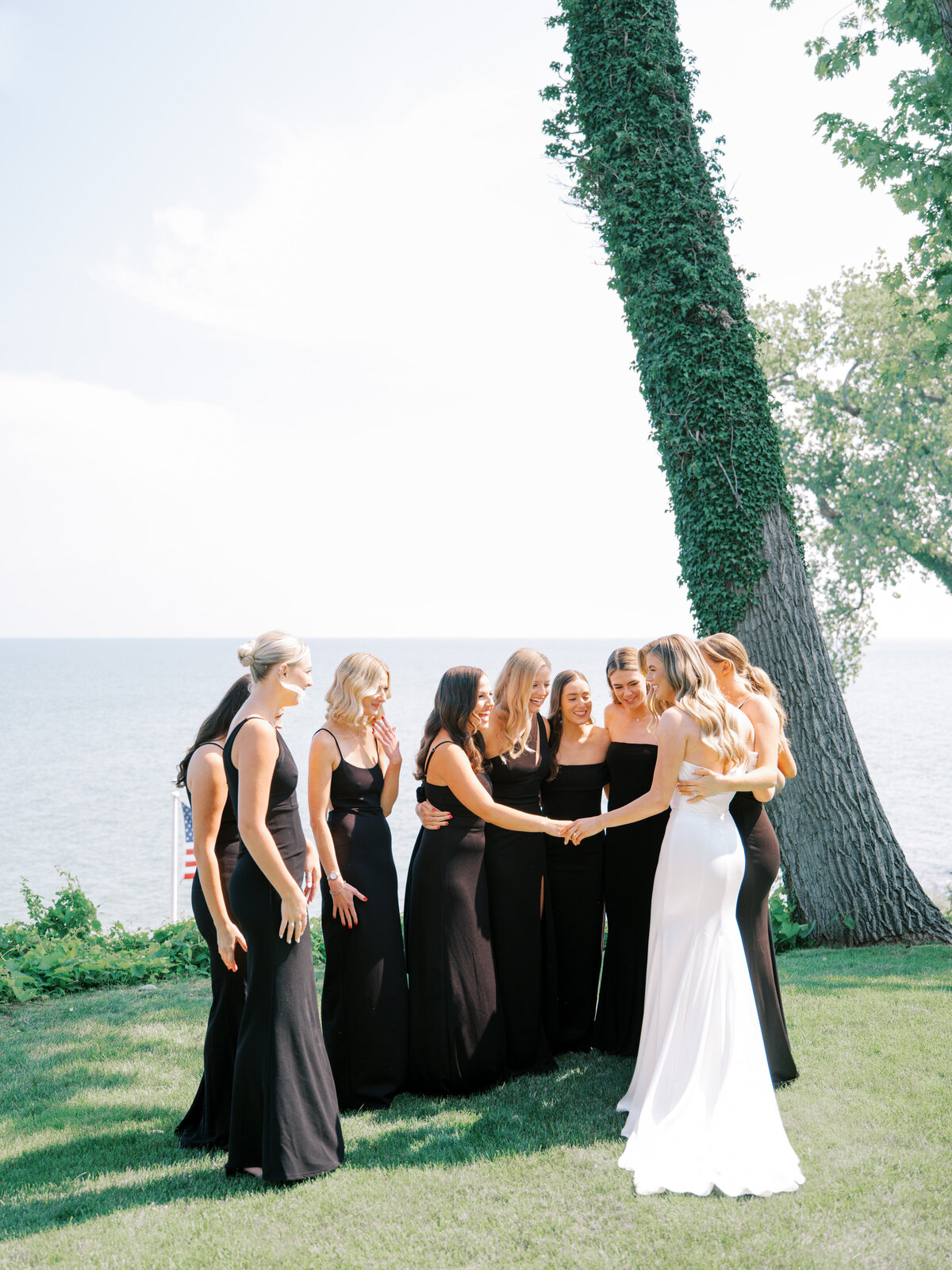 bride-first-look-with-bridesmaids-00002