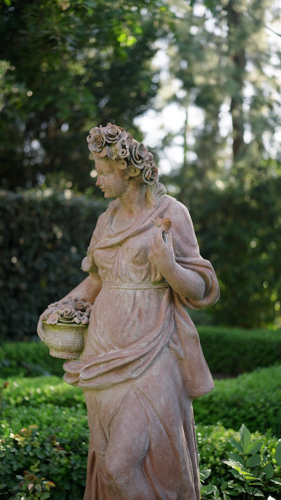 Statue-Garden-Wedding