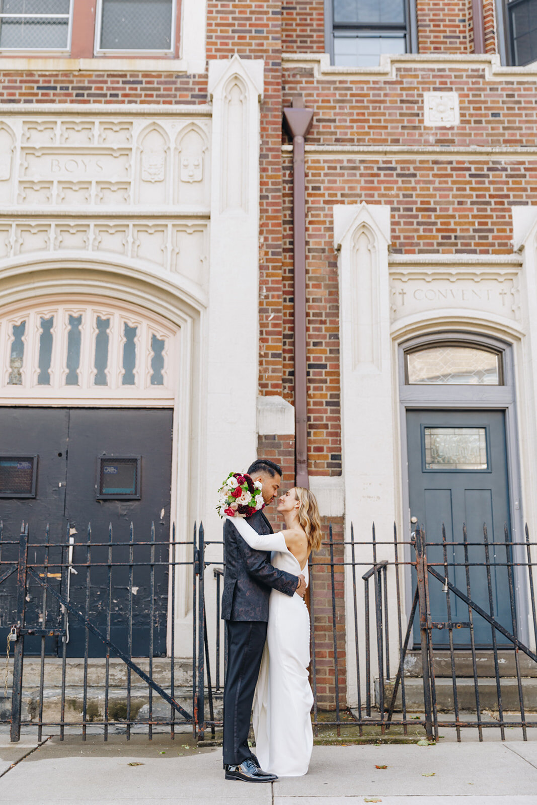 bride and groom in brooklyn streets 