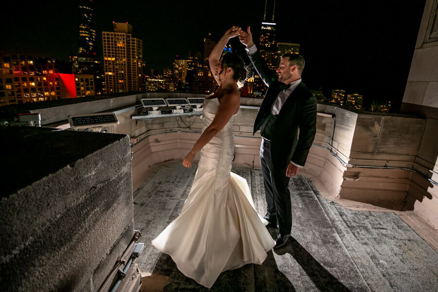 newlyweds-rooftop-night-shot-intercon-hotel-chicago