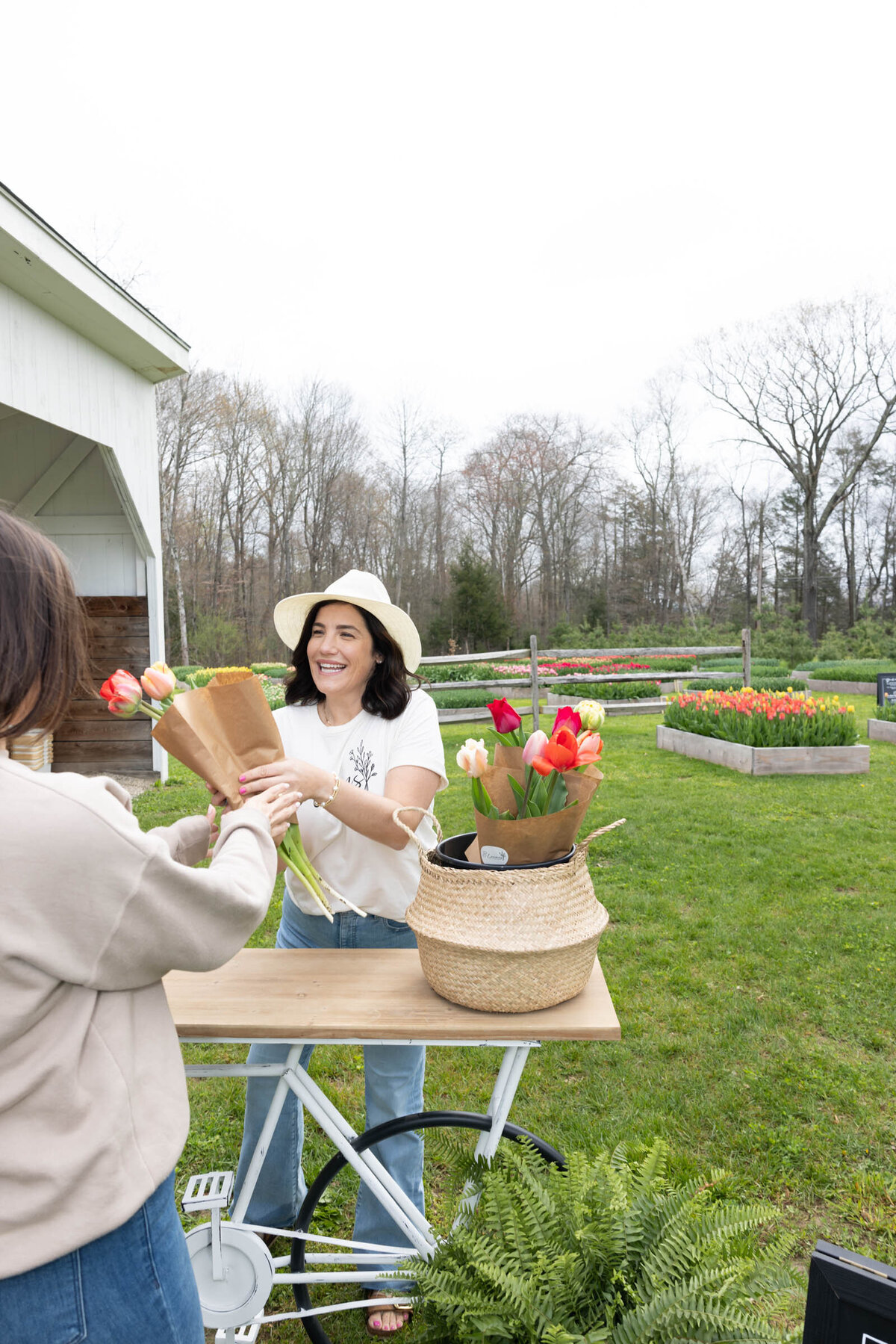 Blooms-Of-Lost-Acres-lifestyle-tulip-with-customers