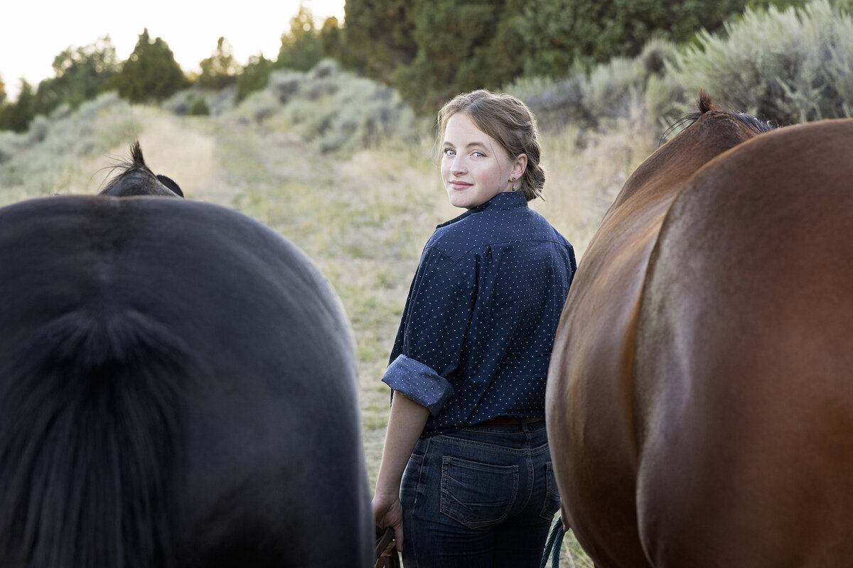 Shanna-Mae-Photography-Montana-Photographer-Highschool-Senior-Western-Horses-Girl-Poses-Ennis-Bozeman-031