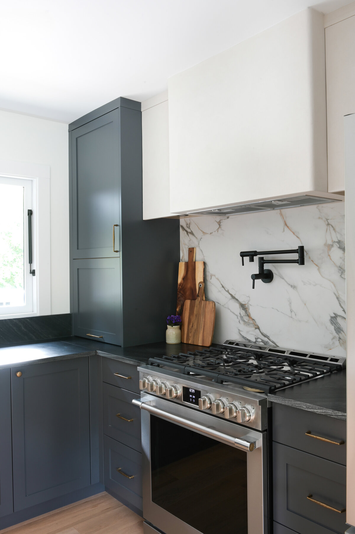 5 - Laura_Barnes_Home_Squamish_Tracey_Ayton_Photography_5975-Edit