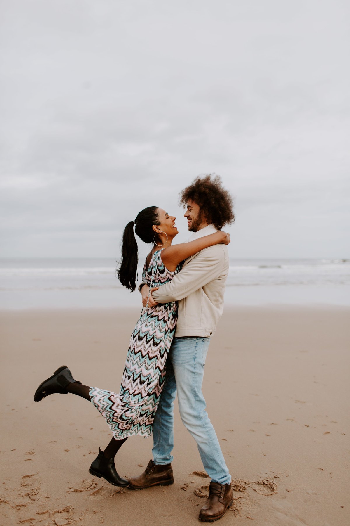 couple-beach-phoebe-jane-photography-2