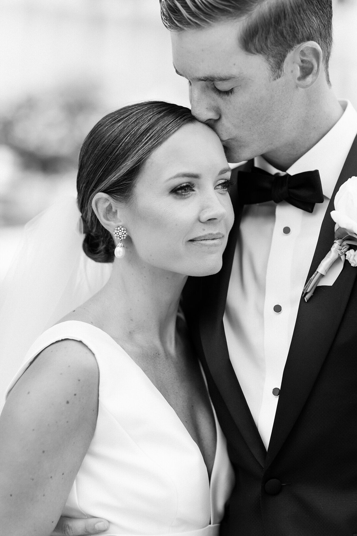 Classic bride & groom portrait in black & white by Sarah Bradshaw