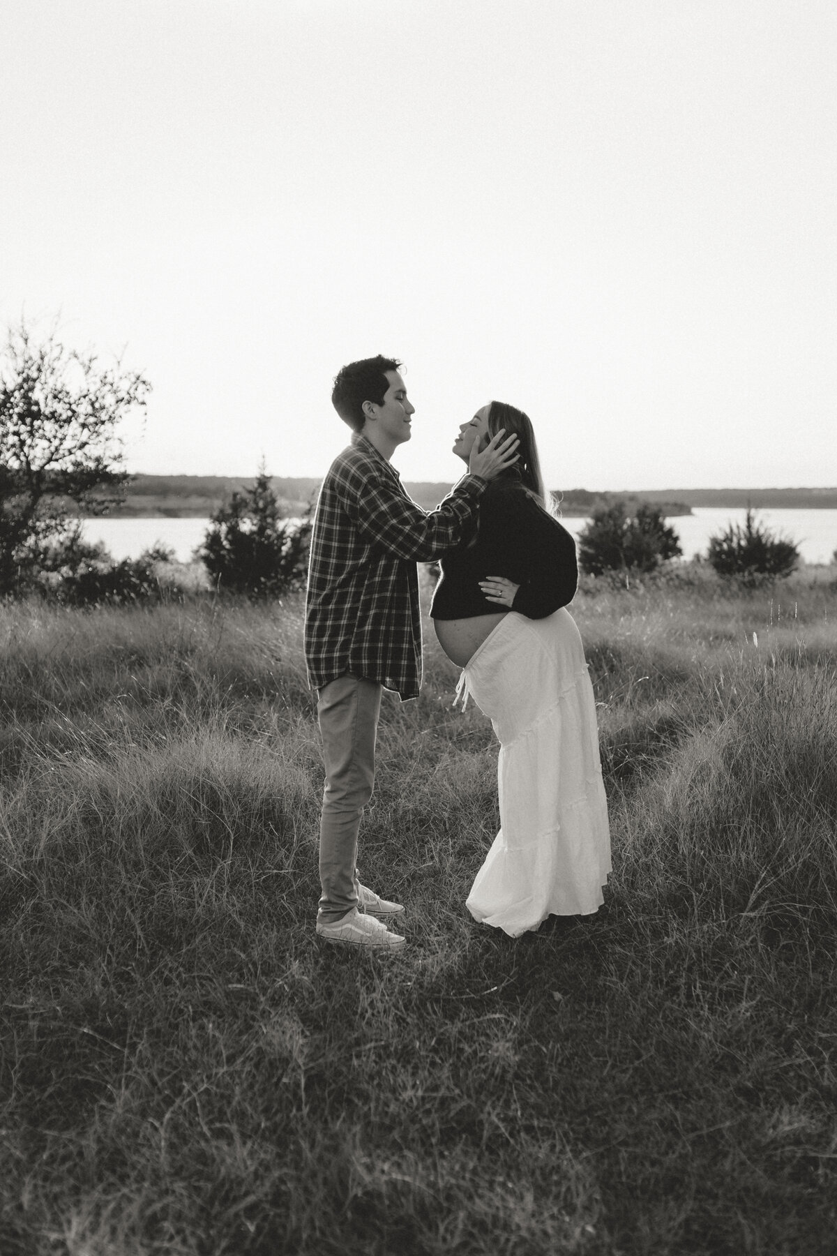 J'Nessa Albrecht Photography - Maternity Session Black and White
