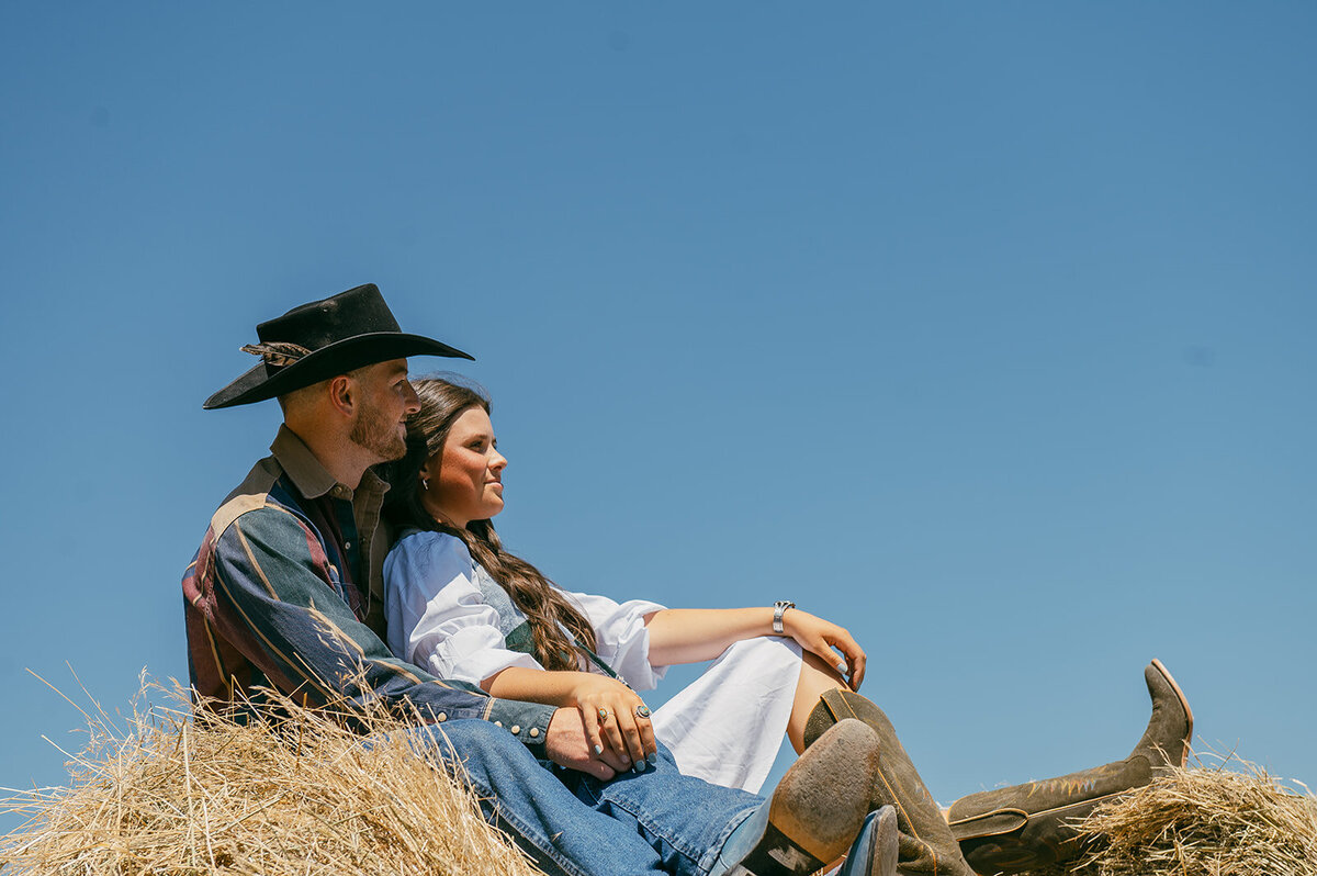 presley-gray-photo-haybale-forest-montana-elopement-7281